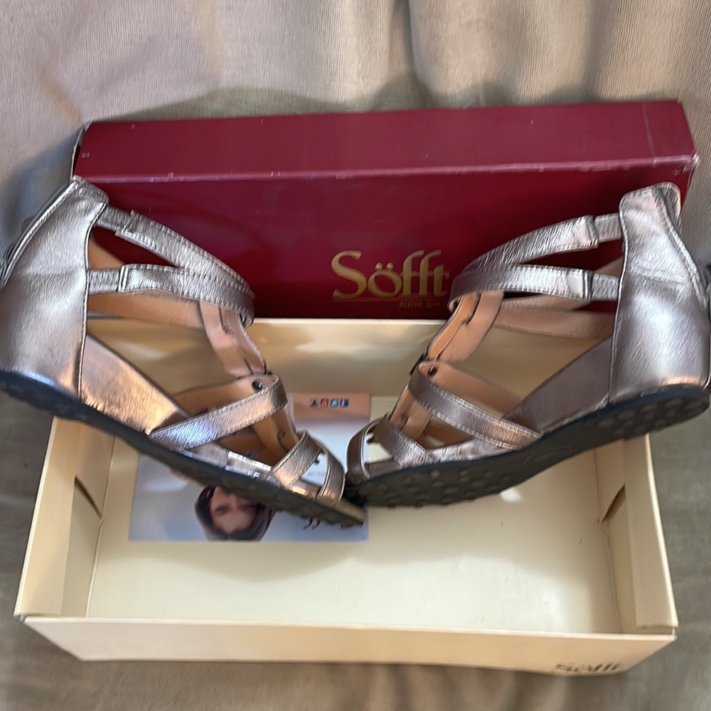 NWOT Söfft Gladiator style low wedge - Picture 3 of 8